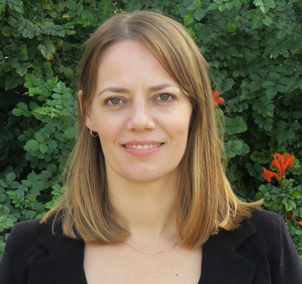 alt="Yasmin Sabaté. Fundadora de Mia Psicología: terapia en español, catalán y alemán desde Barcelona."